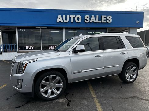 Used 2019 Cadillac Escalade Premium Luxury image 2