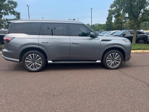 Used 2025 INFINITI QX80 Sensory AWD/4WD image 2