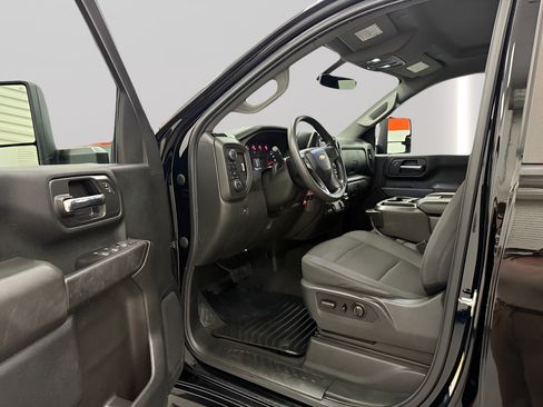 Used 2022 Chevrolet Silverado 2500 Custom w/ Custom Convenience Package AWD/4WD image 9