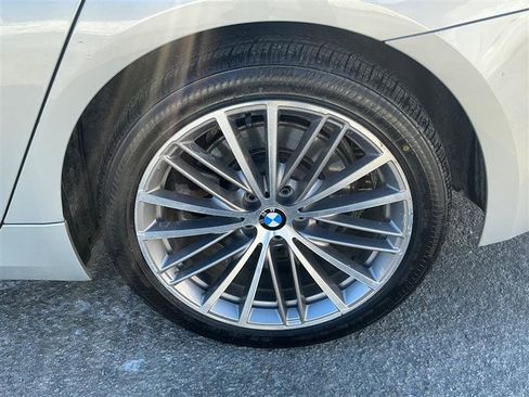 Used 2017 BMW 540i xDrive AWD/4WD image 18