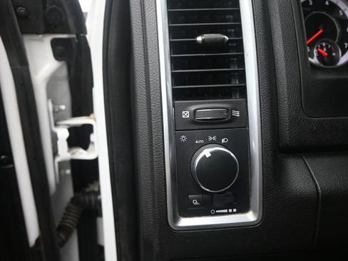 Used 2022 RAM 1500 Classic SLT AWD/4WD image 14
