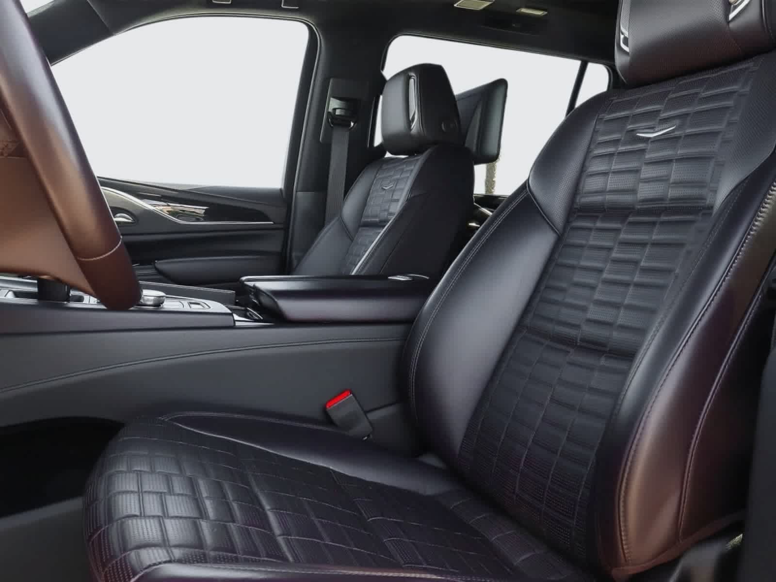 Used 2023 Cadillac Escalade ESV Premium Luxury Platinum AWD/4WD image 33