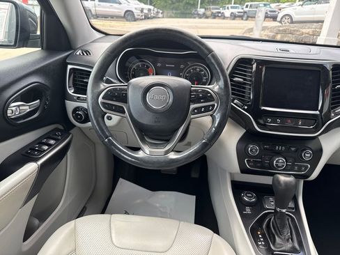 Used 2020 Jeep Cherokee Limited w/ Technology Group AWD/4WD image 13