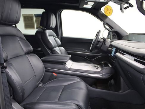 Used 2025 Lincoln Navigator Reserve w/ Jet Appearance Package image 33