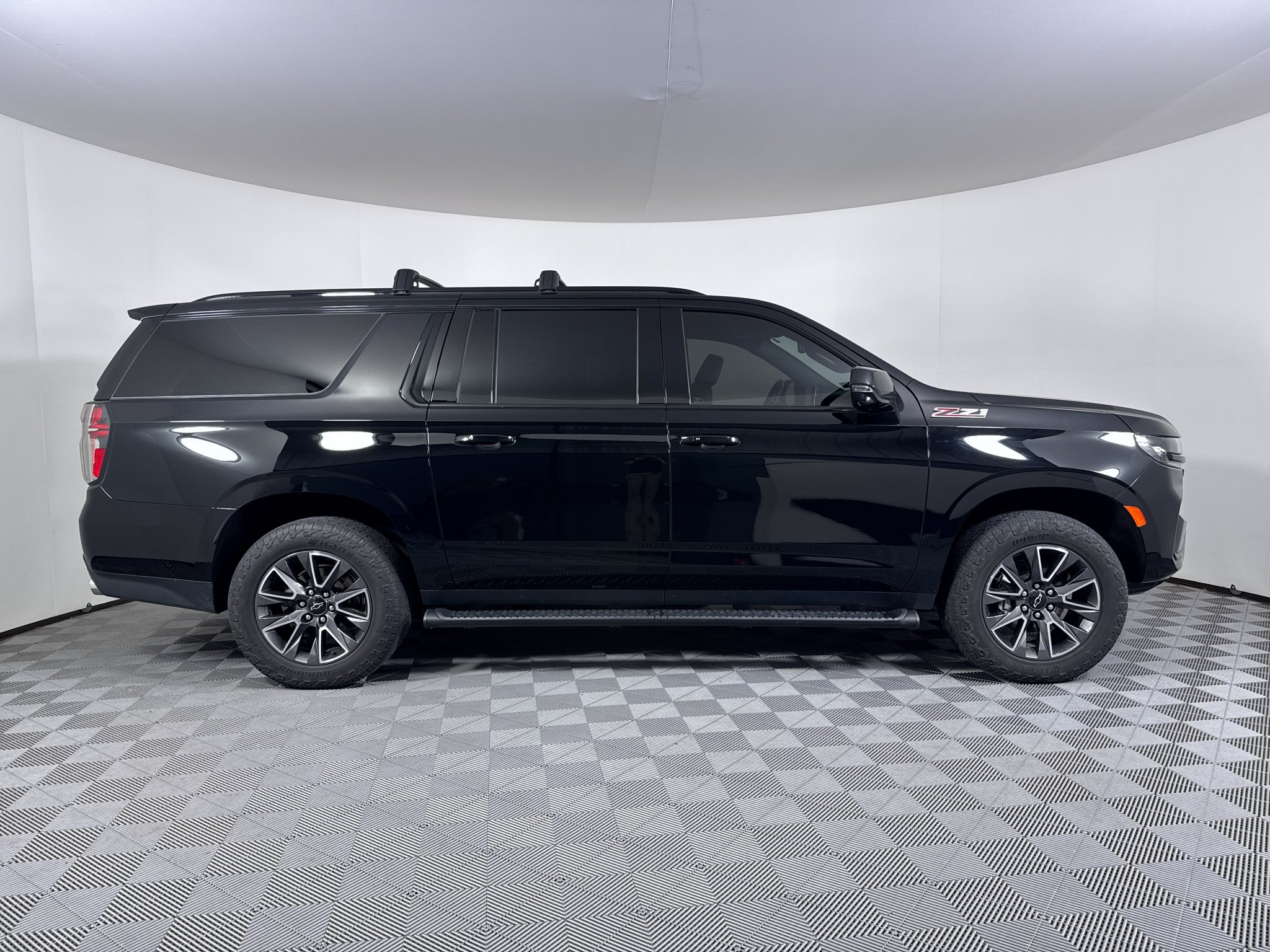 Used 2024 Chevrolet Suburban Z71 w/ Z71 Off-Road Package AWD/4WD image 11