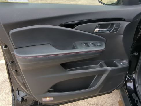 Certified 2022 Honda Pilot Black Edition image 13