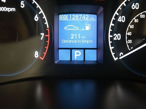 Used 2011 Hyundai Genesis 4.6 image 17