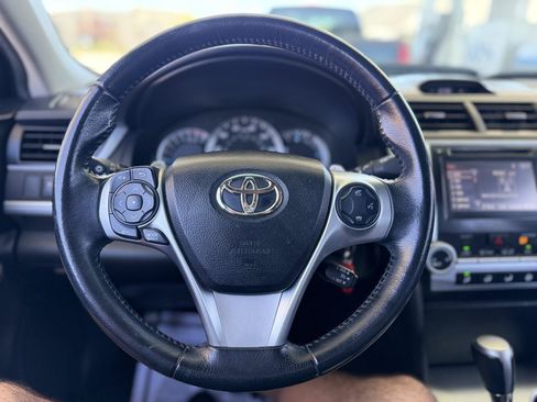 Used 2014 Toyota Camry SE FWD image 17