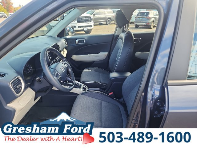 Used 2021 Hyundai Venue FWD image 16