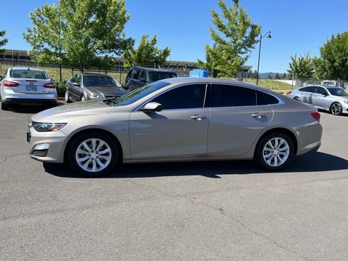 Used 2023 Chevrolet Malibu LT FWD image 2