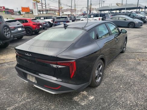 Used 2025 Kia K4 LXS FWD image 8