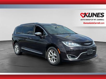 Used 2017 Chrysler Pacifica Limited w/ UConnect Theater Package