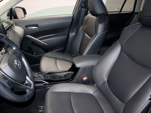 Used 2022 Toyota Corolla Cross XLE w/ Convenience Package AWD/4WD image 25