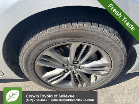 Used 2016 Toyota Camry SE image 2