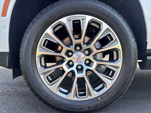 Used 2025 GMC Yukon Denali w/ Denali Reserve Package image 14