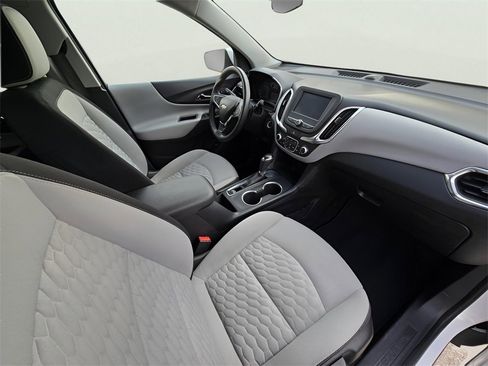 Used 2018 Chevrolet Equinox LT image 45