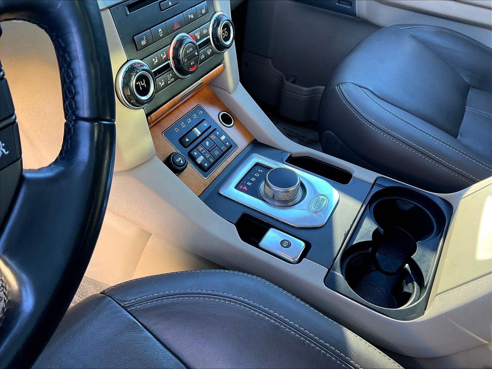 Used 2014 Land Rover LR4 HSE LUX AWD/4WD image 17