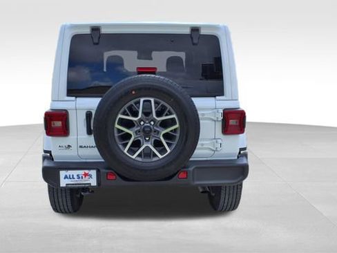Used 2025 Jeep Wrangler Sahara image 6