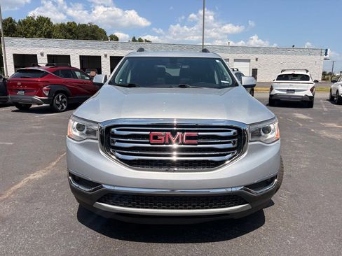 Used 2019 GMC Acadia SLT FWD image 2