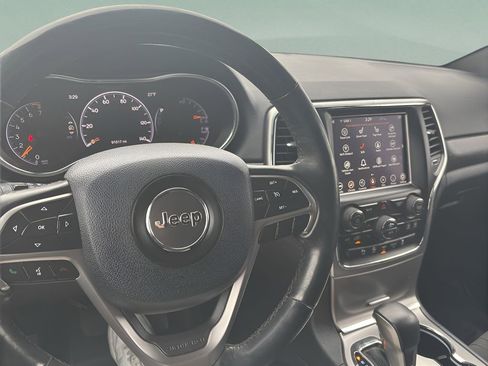 Used 2018 Jeep Grand Cherokee Laredo image 13