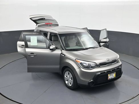 Used 2015 Kia Soul FWD image 30