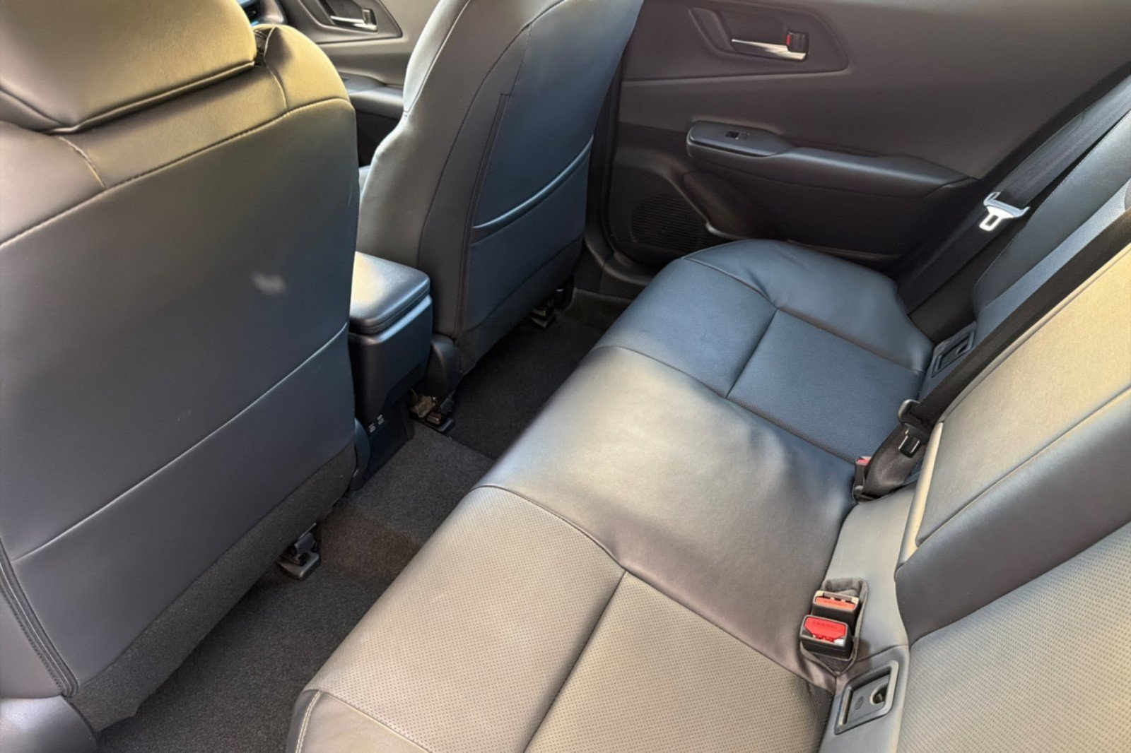 Used 2024 Toyota Prius XLE FWD image 11