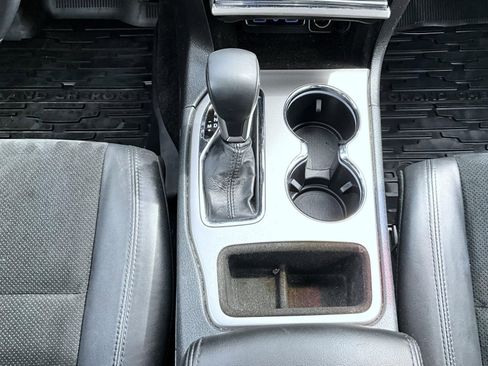 Used 2018 Jeep Grand Cherokee Altitude AWD/4WD image 15