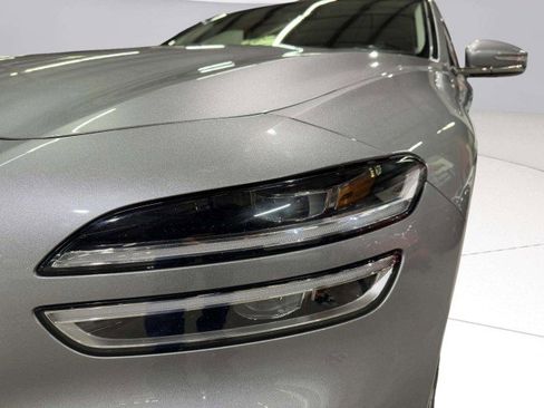 Used 2022 Genesis G70 2.0T w/ Prestige Package image 10