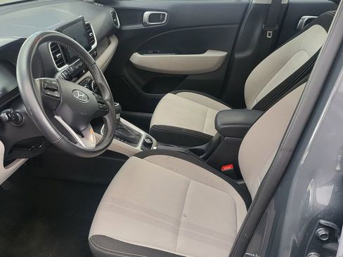 Used 2025 Hyundai Venue SEL FWD image 3