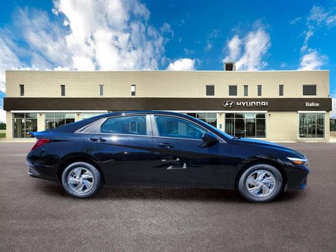 New 2026 Hyundai Elantra SE FWD image 2