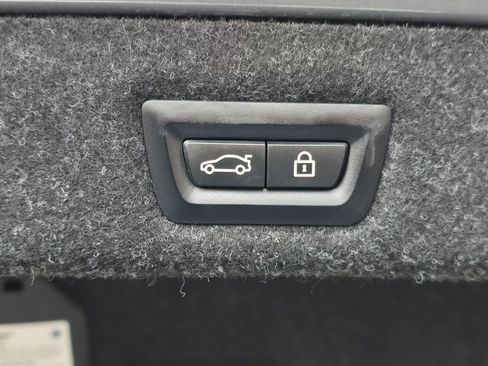 Used 2023 BMW 530e xDrive w/ Premium Package image 57