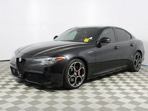 Used 2023 Alfa Romeo Giulia Veloce RWD image 3