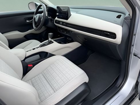 Certified 2026 Honda HR-V LX image 27