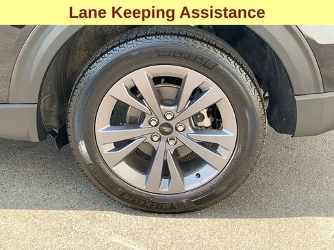 Used 2023 Ford Explorer XLT w/ Equipment Group 202A image 9