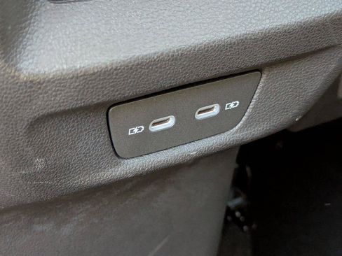 Used 2025 Volkswagen Tiguan SE FWD image 24