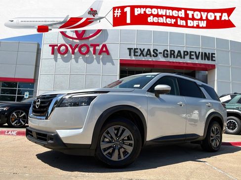 Used 2025 Nissan Pathfinder SV FWD image 1