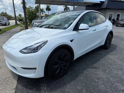 Used 2025 Tesla Model Y Long Range RWD image 3