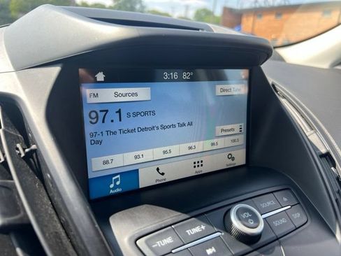 Certified 2018 Ford Escape SE w/ SE Sync 3 Package AWD/4WD image 13