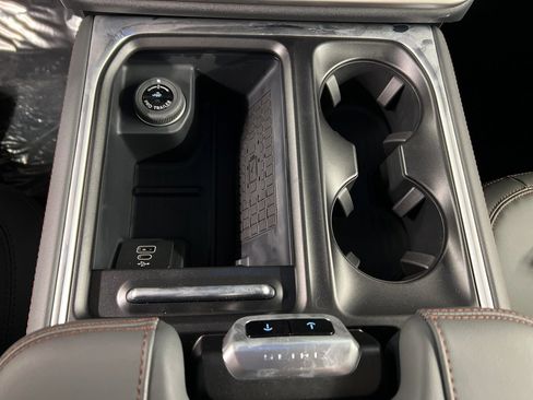 New 2025 Ford Expedition Active image 15