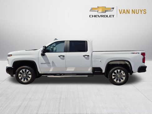 Used 2025 Chevrolet Silverado 2500 Custom AWD/4WD image 8