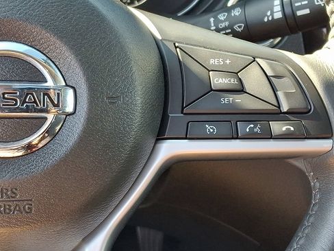 Used 2017 Nissan Rogue SV AWD/4WD image 22
