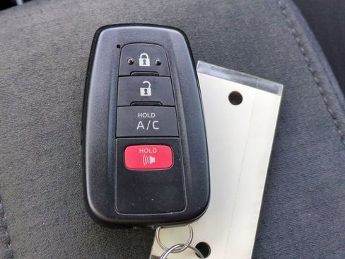 Used 2022 Toyota Prius Prime XLE image 28