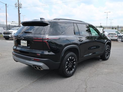 Used 2025 Chevrolet Traverse Z71 w/ Enhanced Driving Package AWD/4WD image 10