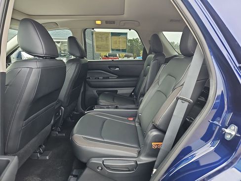 Used 2023 Nissan Pathfinder SL w/ SL Premium Package image 19