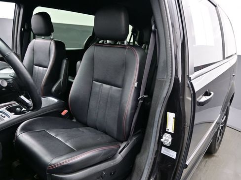 Used 2017 Dodge Grand Caravan GT FWD image 12