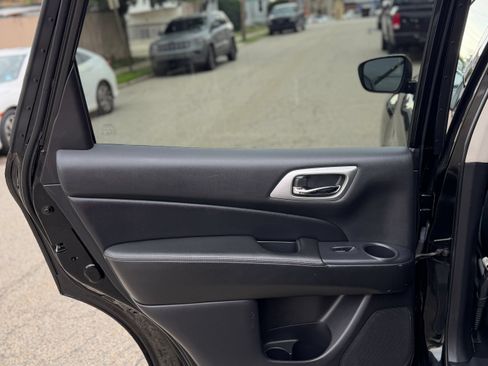 Used 2019 Nissan Pathfinder S AWD/4WD image 23