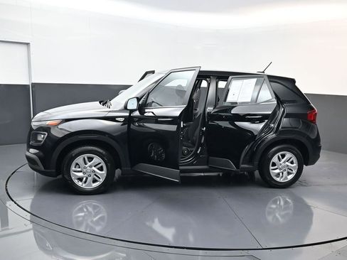 Used 2026 Hyundai Venue SE FWD image 31