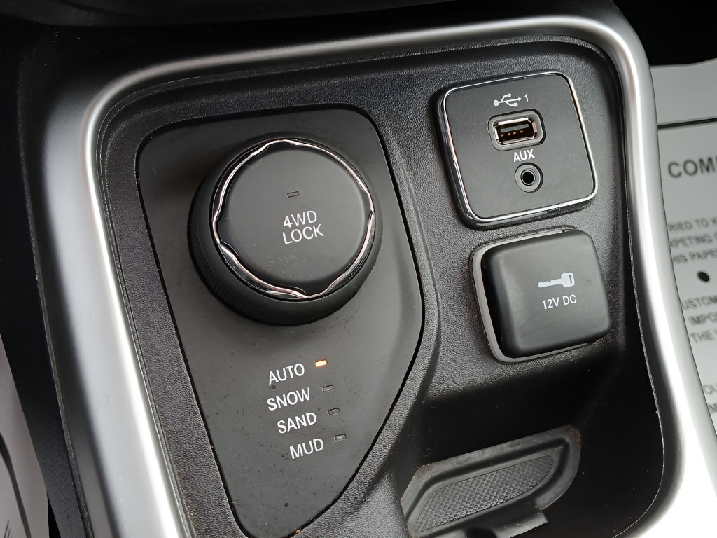 Used 2019 Jeep Compass Latitude w/ Popular Equipment Group AWD/4WD image 22