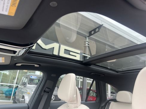 Certified 2025 Mercedes-Benz GLC 300 image 24