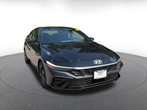 Used 2026 Hyundai Elantra Sport FWD image 3